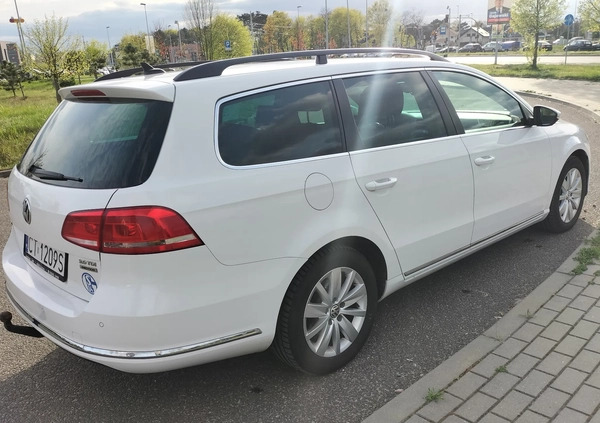 Volkswagen Passat cena 37800 przebieg: 209000, rok produkcji 2012 z Toruń małe 137